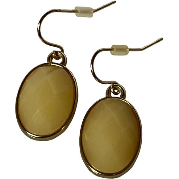 Elegant Cream and Gold-Tone Dangle Drop Earrings - Picture 5 of 7